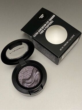 MAC “Fathoms Deep” Extra Dimension
Eyeshadow